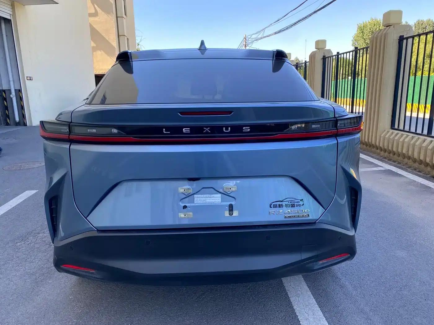 Lexus RZ 2023 450e AWD Luxury Edition — миниатюра 3
