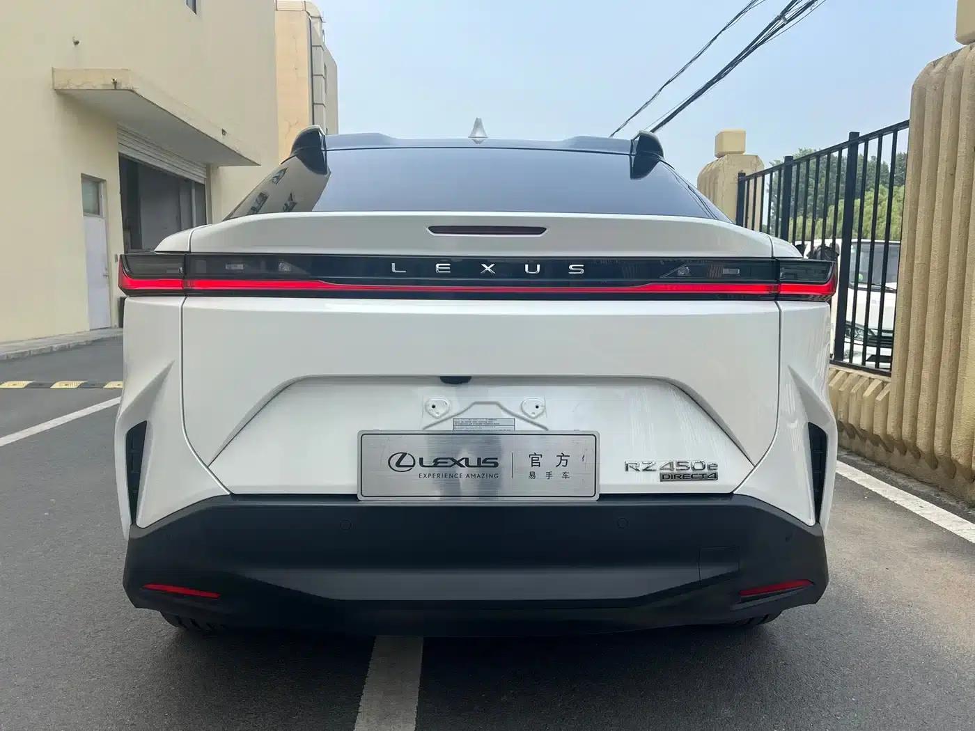 Lexus RZ 2023 450e AWD Long Range Edition — миниатюра 5
