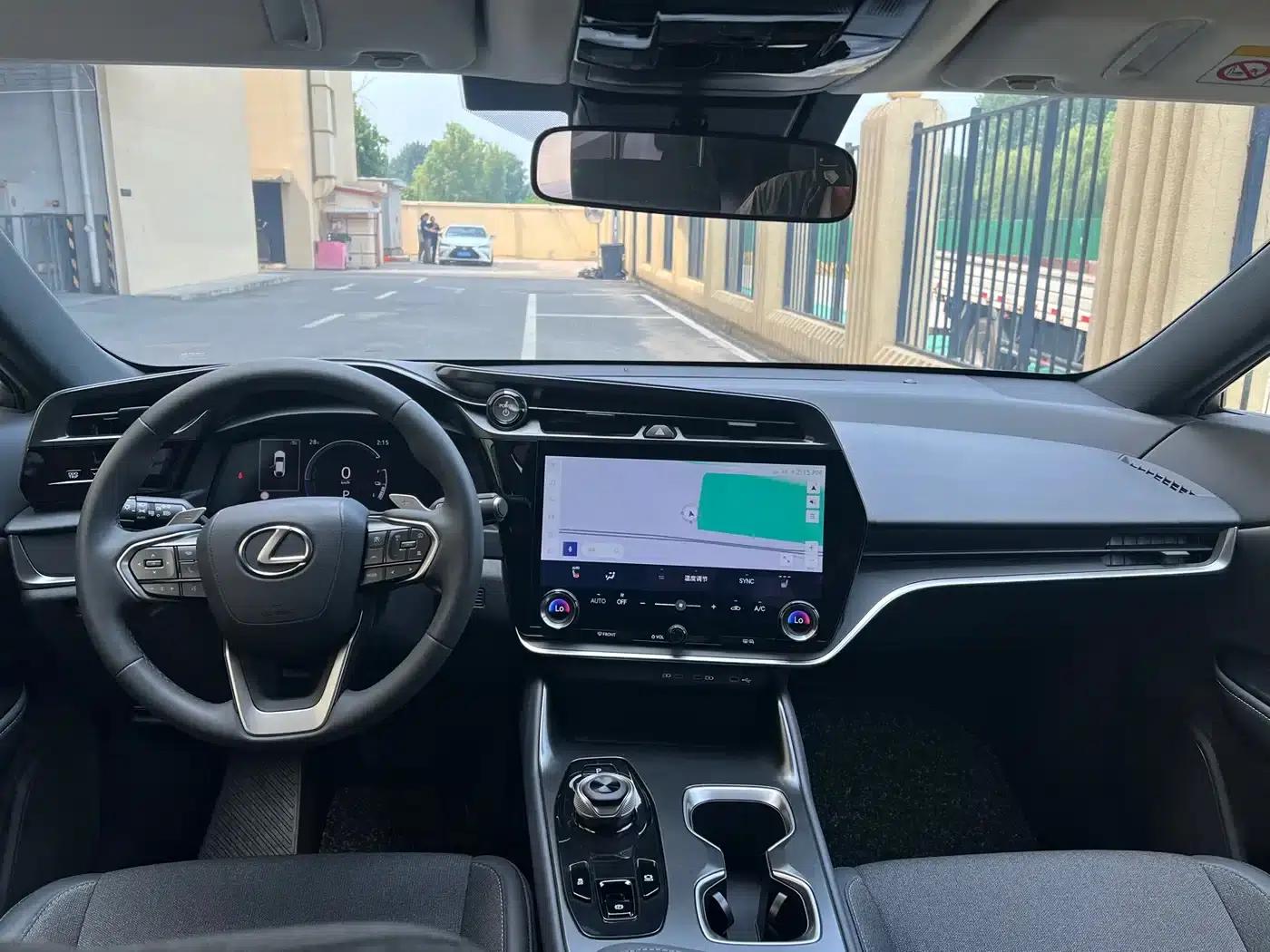 Lexus RZ 2023 450e AWD Long Range Edition — миниатюра 8