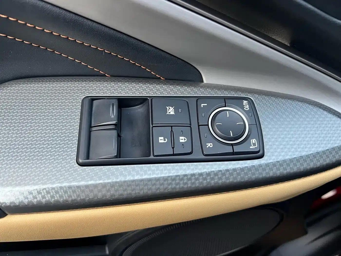 Lexus RC 2016 200t F SPORT Edition — миниатюра 17