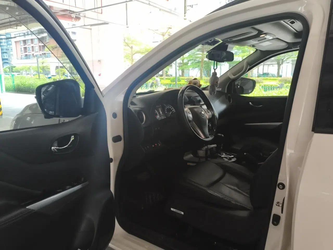 Nissan Terra 2018 2.5L Automatic 4x4 Flagship Edition — миниатюра 16