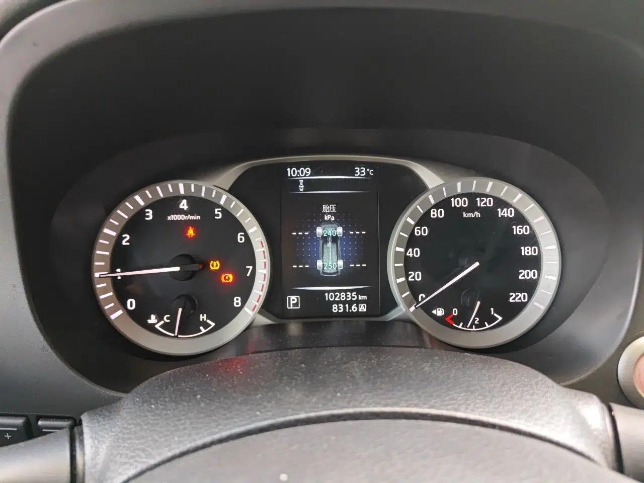 Nissan Terra 2018 2.5L Automatic 2WD Smart Enjoyment Version — миниатюра 11