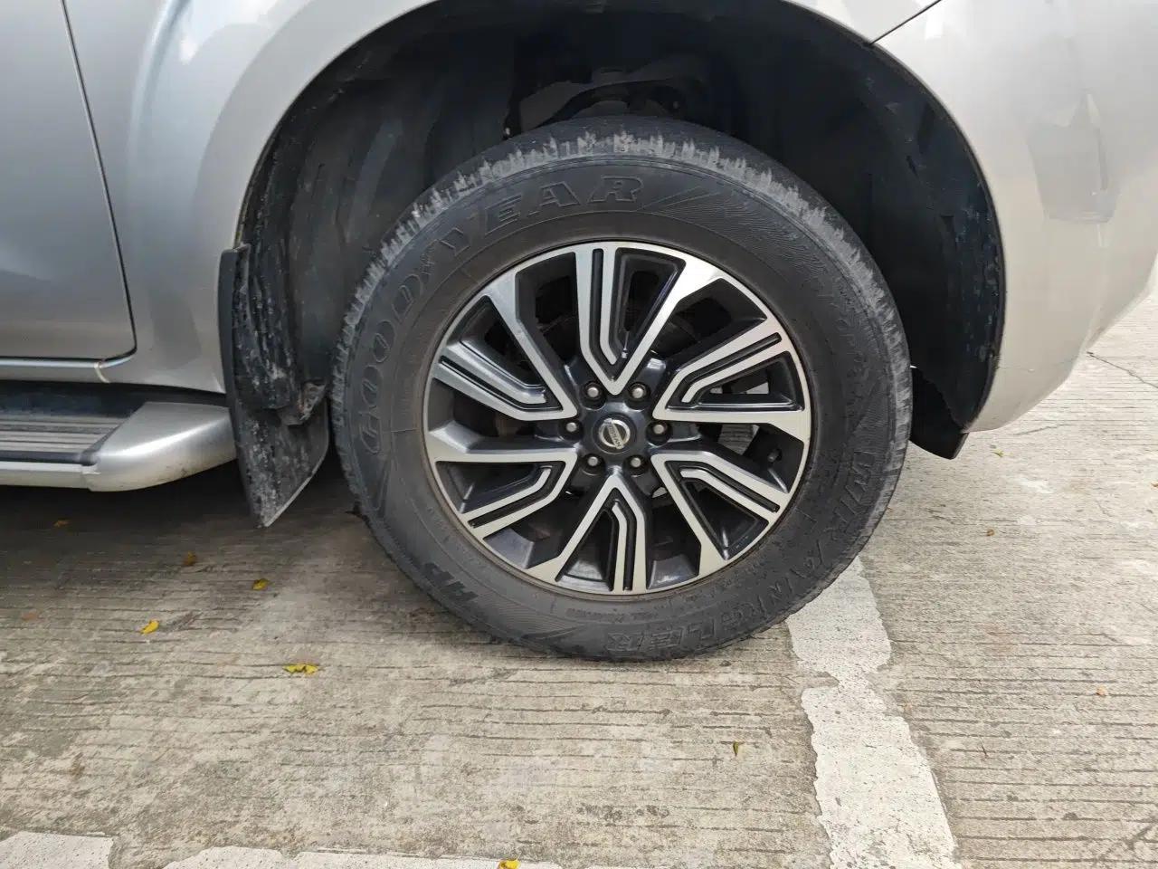 Nissan Terra 2018 2.5L Automatic 2WD Smart Enjoyment Version — миниатюра 8