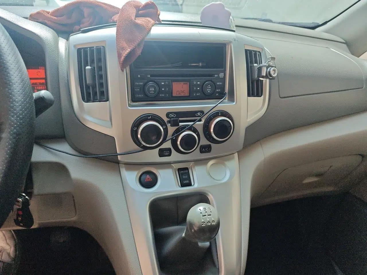 Nissan NV200 2014 1.6L Manual Luxury Model China V Standard — миниатюра 13