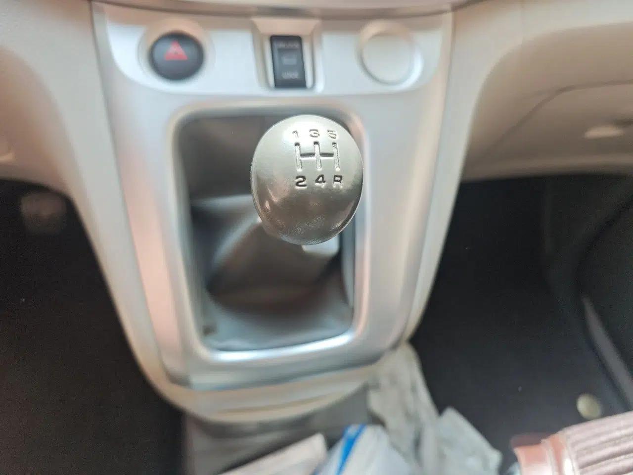Nissan NV200 2014 1.6L Manual Luxury Model China V Standard — миниатюра 14