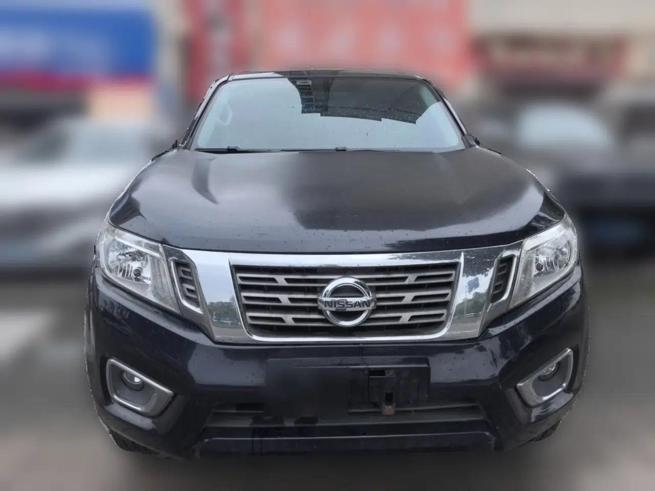 Nissan Navara 2017 2.5L Automatic 2WD Luxury Edition QR25 — миниатюра 2