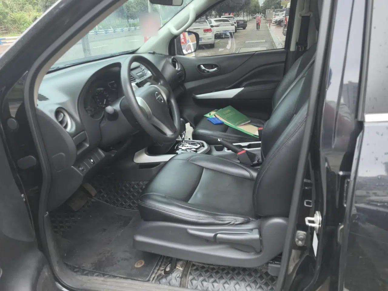 Nissan Navara 2017 2.5L Automatic 2WD Luxury Edition QR25 — миниатюра 15