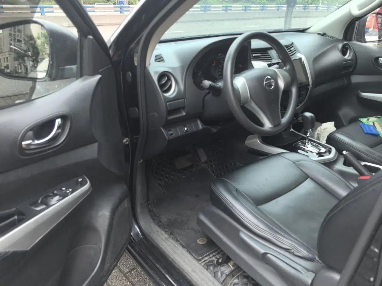 Nissan Navara 2017 2.5L Automatic 2WD Luxury Edition QR25 — миниатюра 16