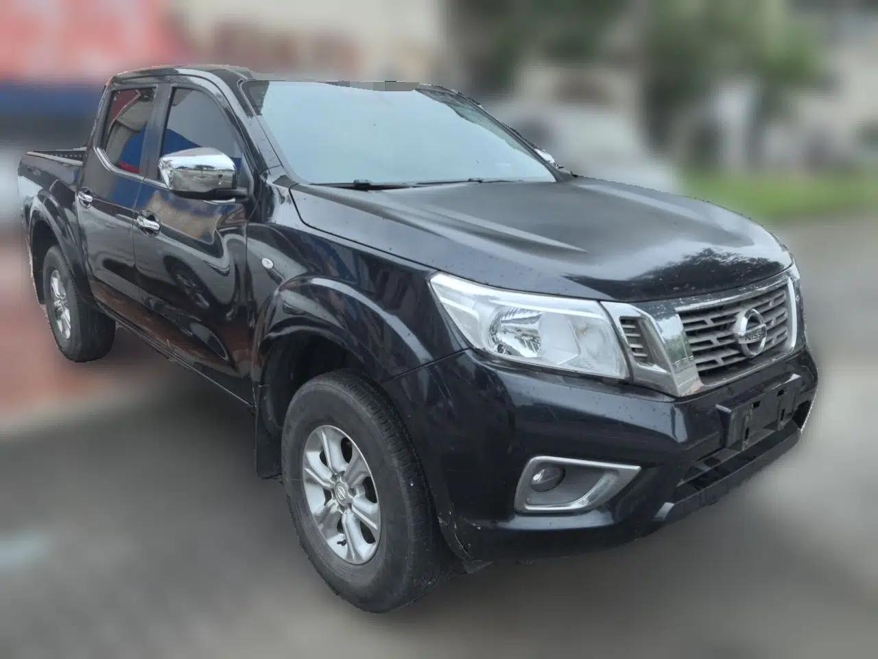 Nissan Navara 2017 2.5L Automatic 2WD Luxury Edition QR25 — миниатюра 3