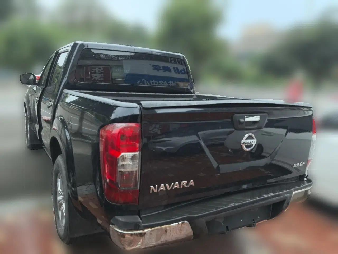 Nissan Navara 2017 2.5L Automatic 2WD Luxury Edition QR25 — миниатюра 4