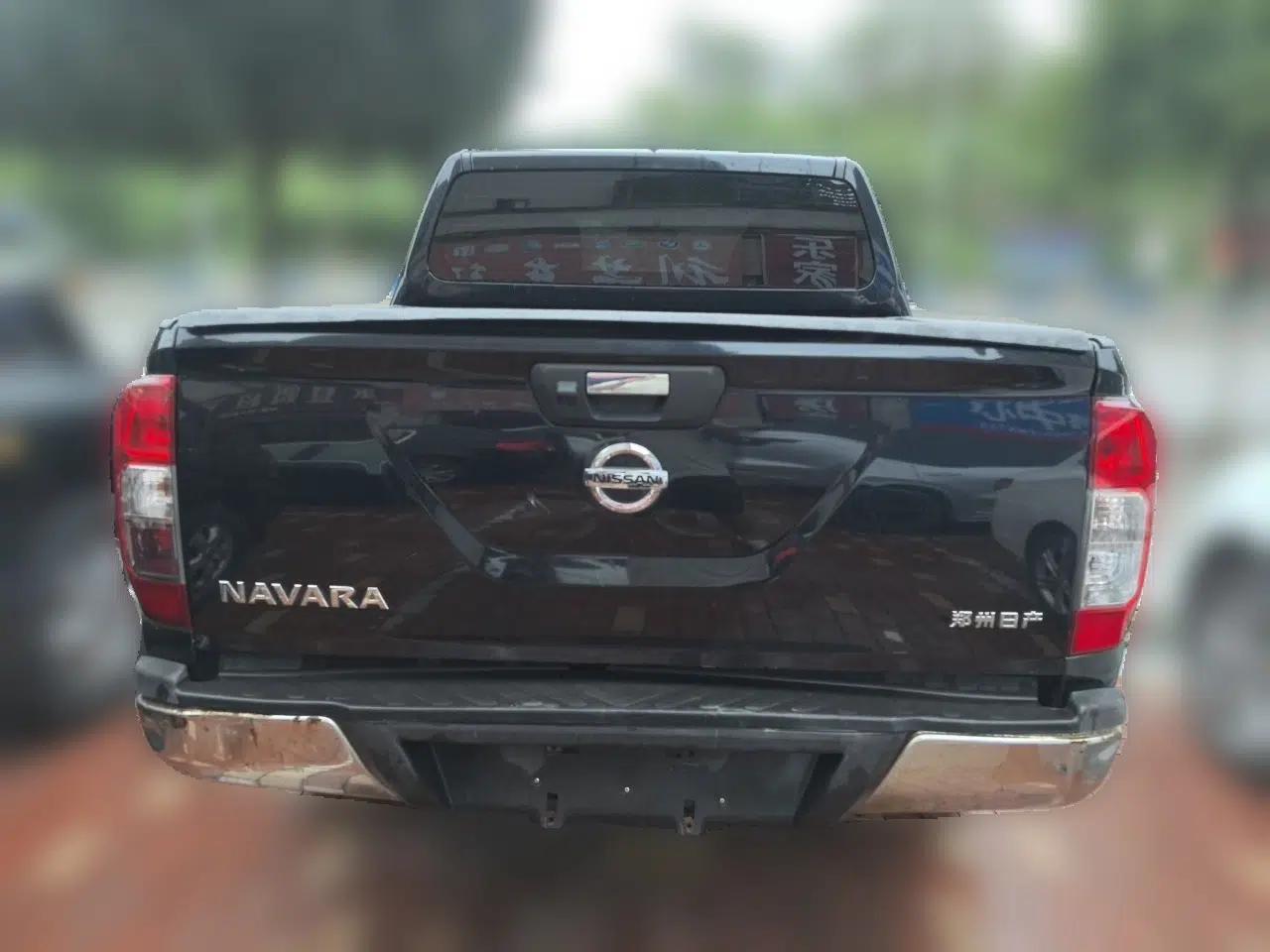 Nissan Navara 2017 2.5L Automatic 2WD Luxury Edition QR25 — миниатюра 5