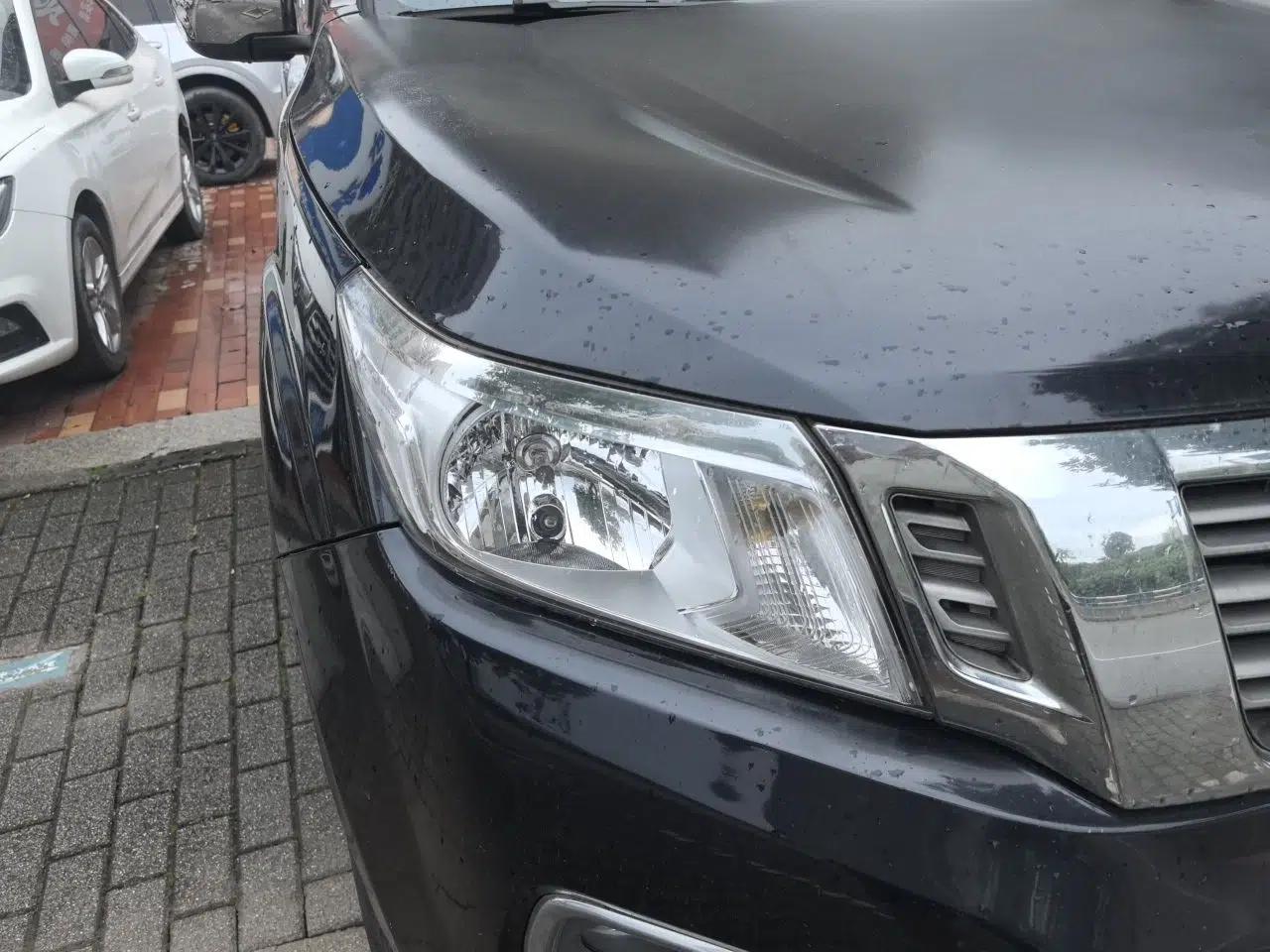 Nissan Navara 2017 2.5L Automatic 2WD Luxury Edition QR25 — миниатюра 7