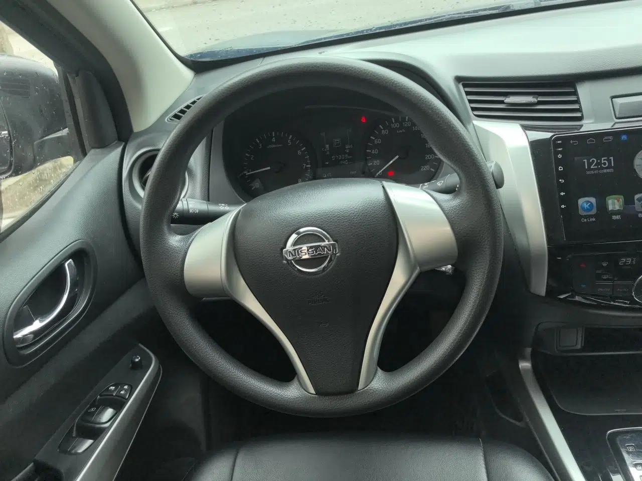 Nissan Navara 2017 2.5L Automatic 2WD Luxury Edition QR25 — миниатюра 10