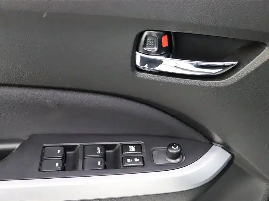 Vitara 2016 1.4T Automatic AWD Leading Edition — миниатюра 12