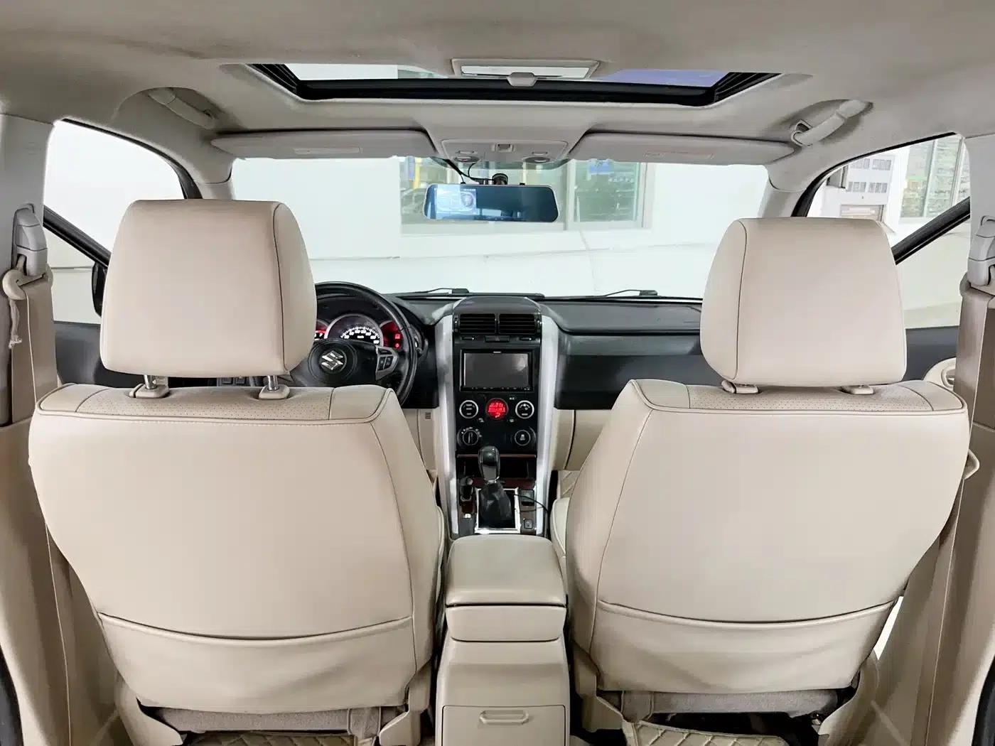2012 Grand Vitara 2.4L AT Luxury Navigation 5-Door Edition — миниатюра 13