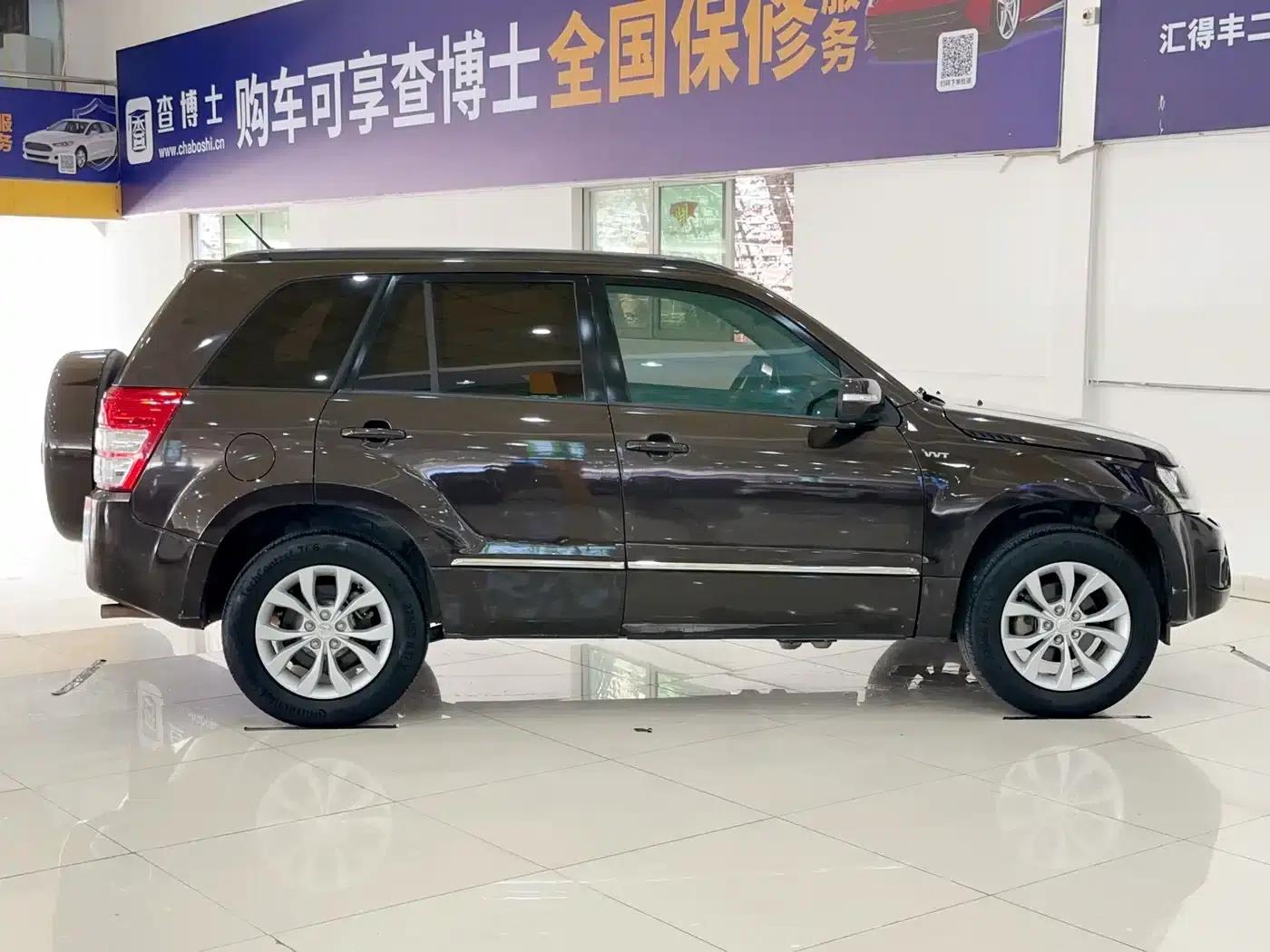 2012 Grand Vitara 2.4L AT Luxury Navigation 5-Door Edition — миниатюра 14