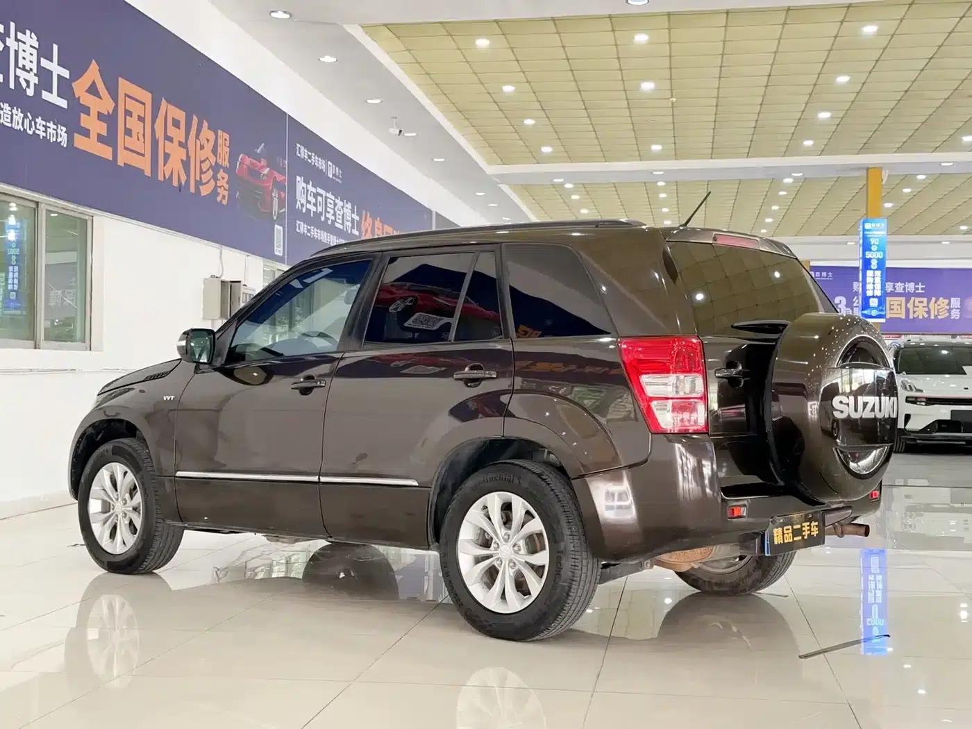 2012 Grand Vitara 2.4L AT Luxury Navigation 5-Door Edition — миниатюра 15