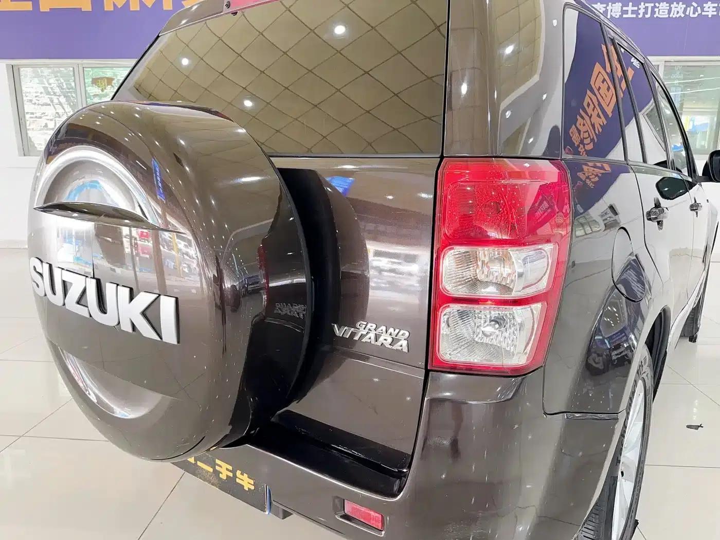 2012 Grand Vitara 2.4L AT Luxury Navigation 5-Door Edition — миниатюра 18