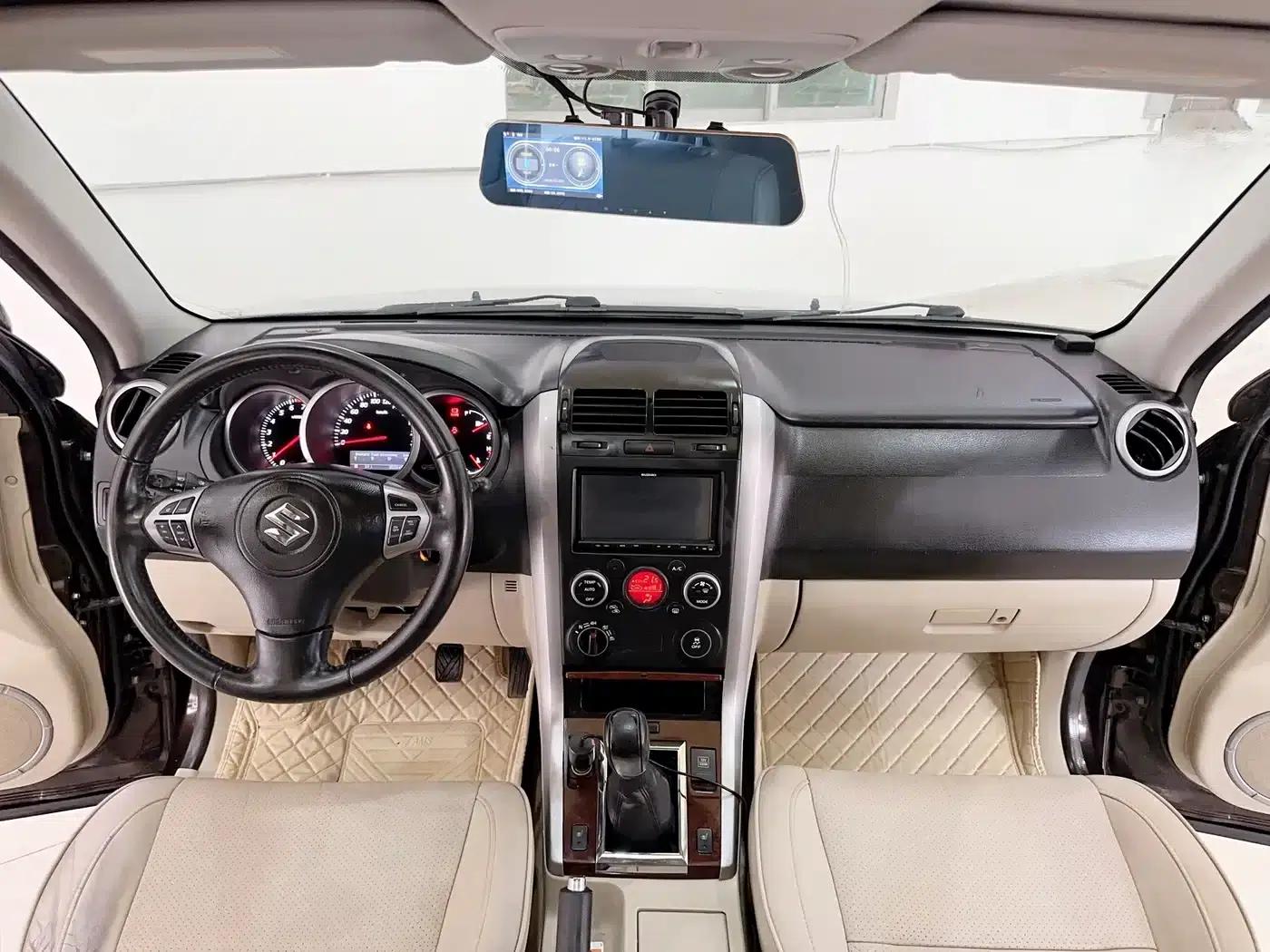 2012 Grand Vitara 2.4L AT Luxury Navigation 5-Door Edition — миниатюра 6