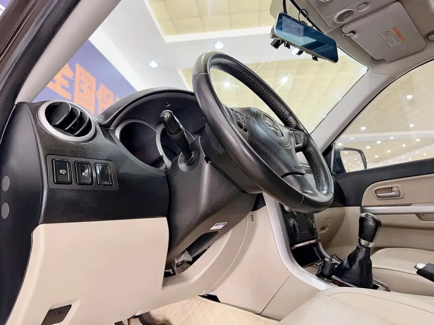 2012 Grand Vitara 2.4L AT Luxury Navigation 5-Door Edition — миниатюра 7
