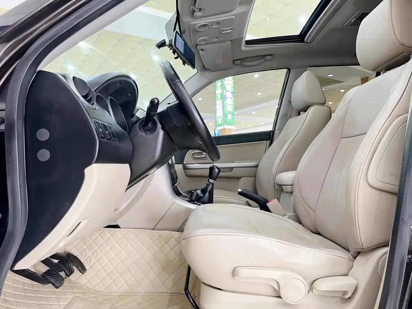 2012 Grand Vitara 2.4L AT Luxury Navigation 5-Door Edition — миниатюра 8