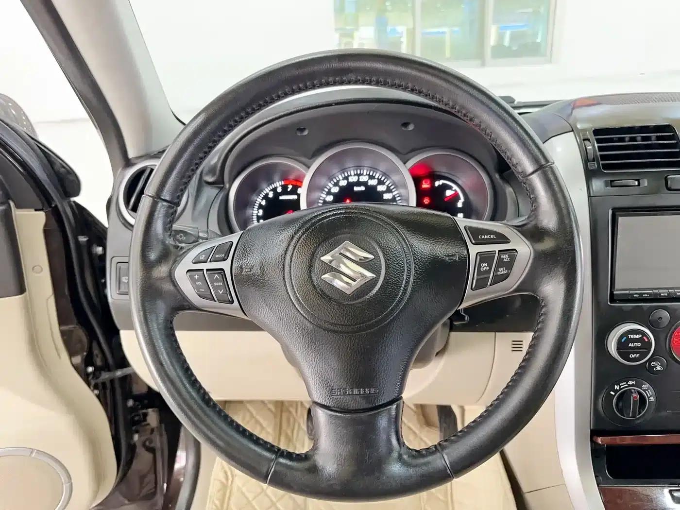 2012 Grand Vitara 2.4L AT Luxury Navigation 5-Door Edition — миниатюра 9