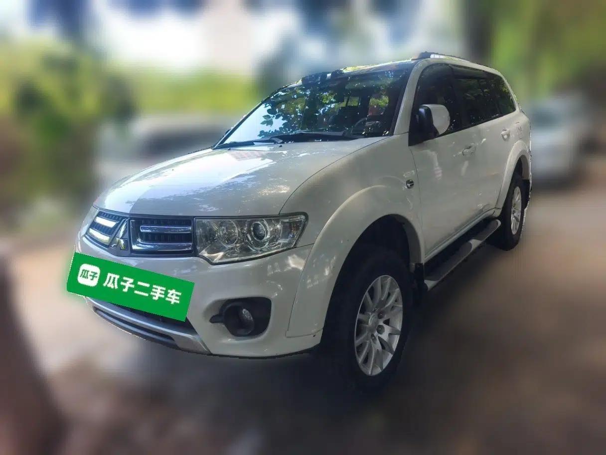 Mitsubishi Pajero Sport 2013 2.4L Manual Two-Wheel Drive Comfort Edition — миниатюра 1