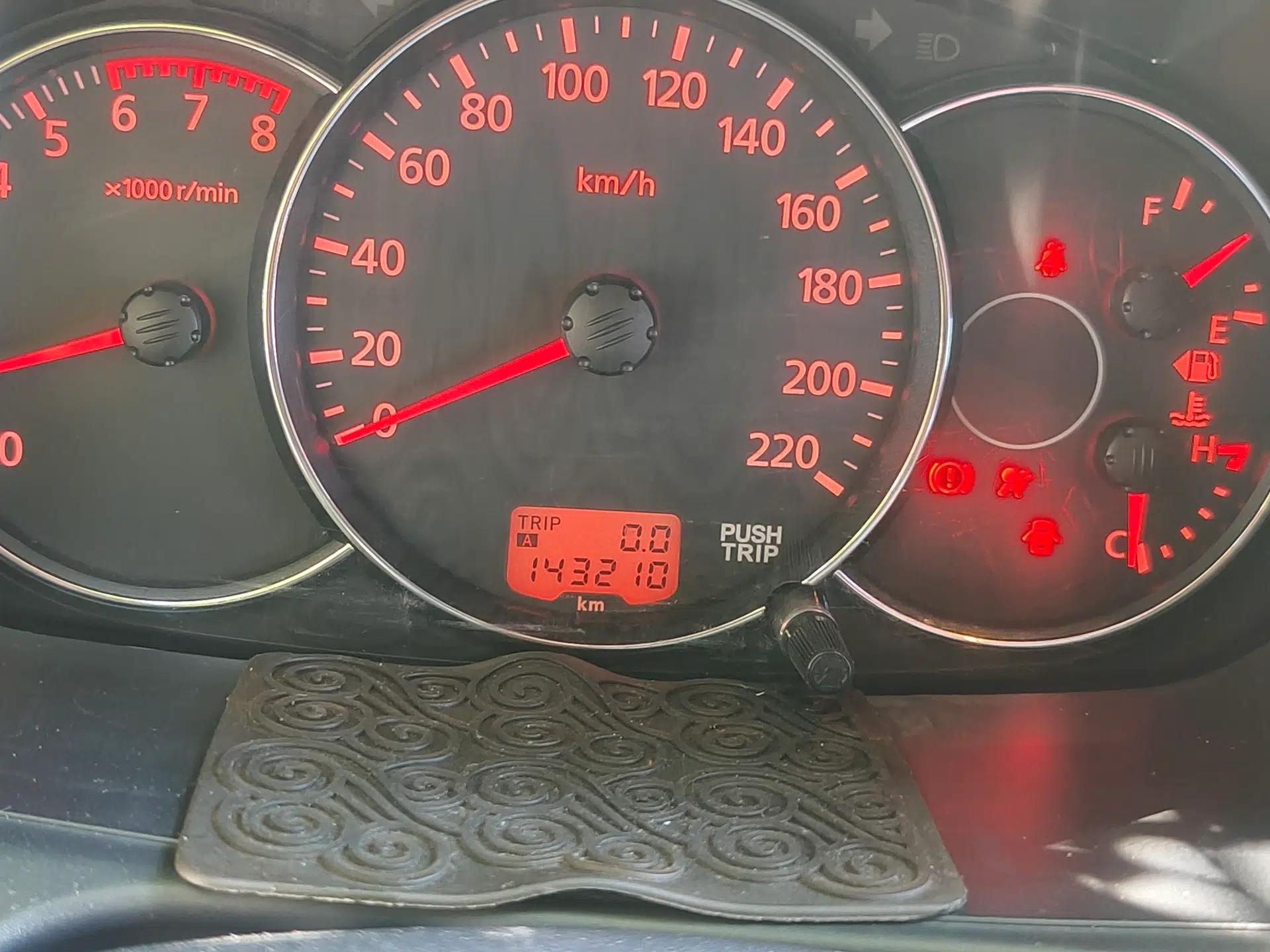 Mitsubishi Pajero Sport 2013 2.4L Manual Two-Wheel Drive Comfort Edition — миниатюра 11