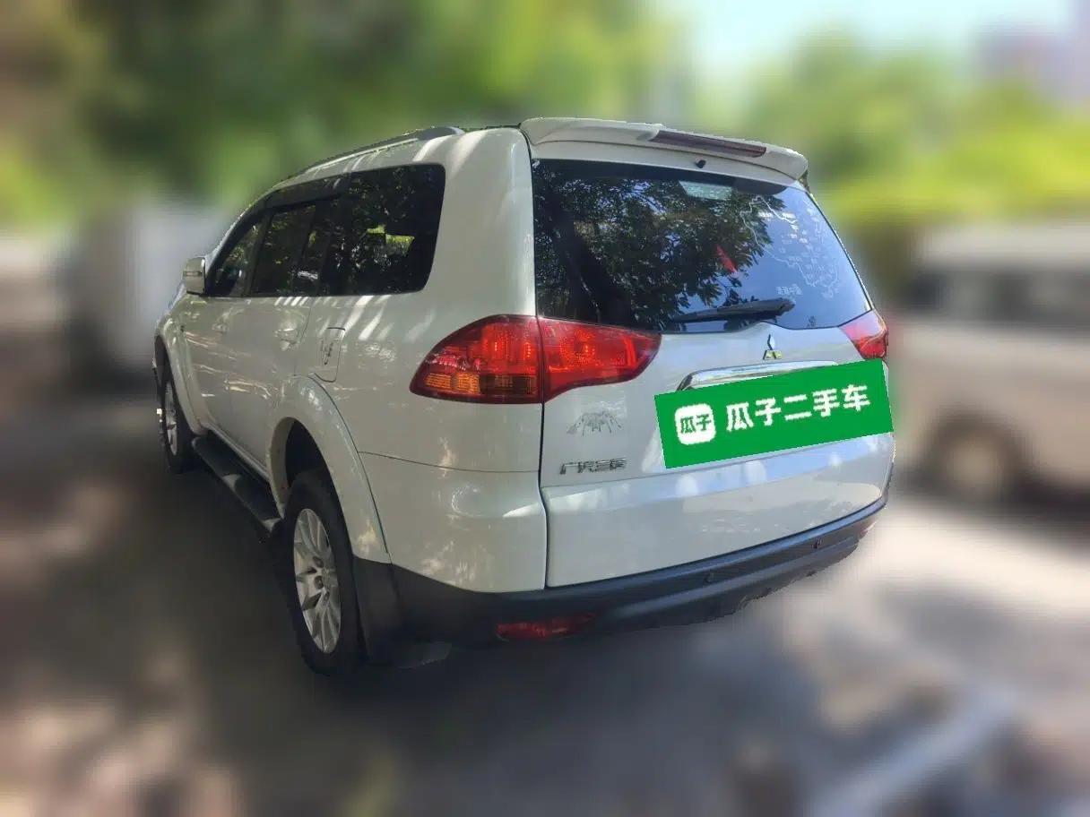 Mitsubishi Pajero Sport 2013 2.4L Manual Two-Wheel Drive Comfort Edition — миниатюра 4