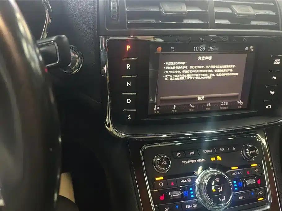 Lincoln Continental 2018 3.0T AWD Reserve — миниатюра 16