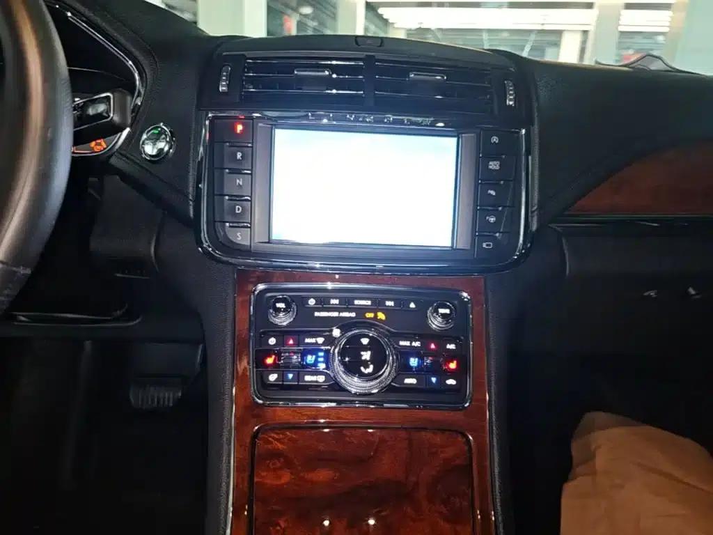 Lincoln Continental 2019 2.0T Two-Wheel Drive Reserve Edition (China VI Emission Standard) — миниатюра 13