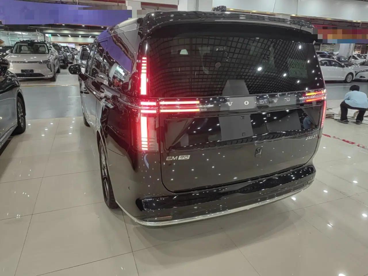 Volvo EM90 2025 Ultra Six-Seater — миниатюра 13