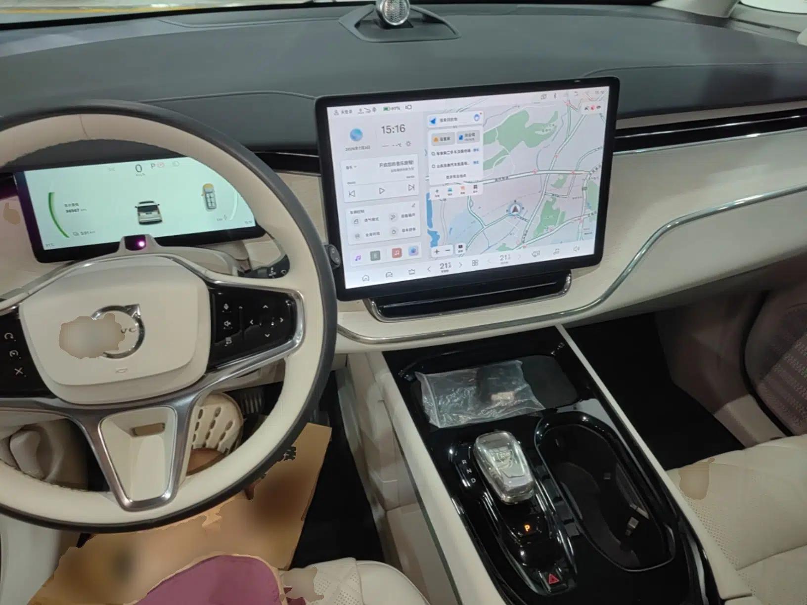 Volvo EM90 2025 Ultra Six-Seater — миниатюра 17