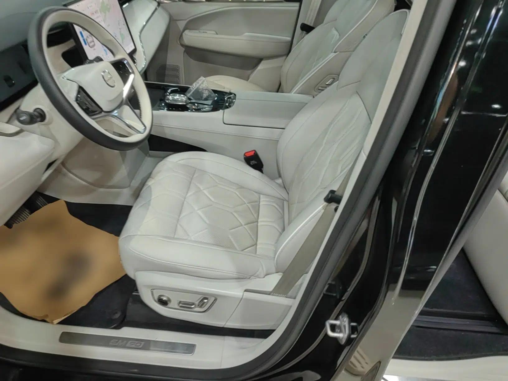 Volvo EM90 2025 Ultra Six-Seater — миниатюра 22
