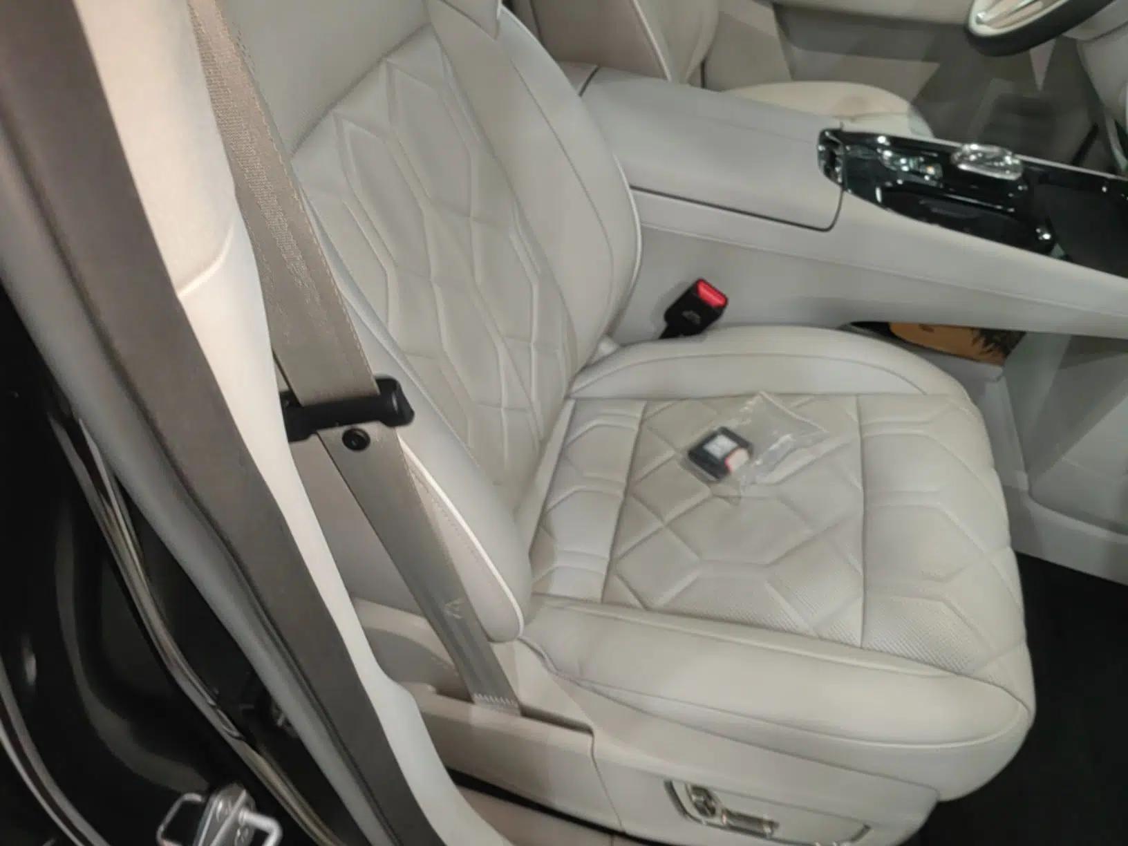 Volvo EM90 2025 Ultra Six-Seater — миниатюра 24