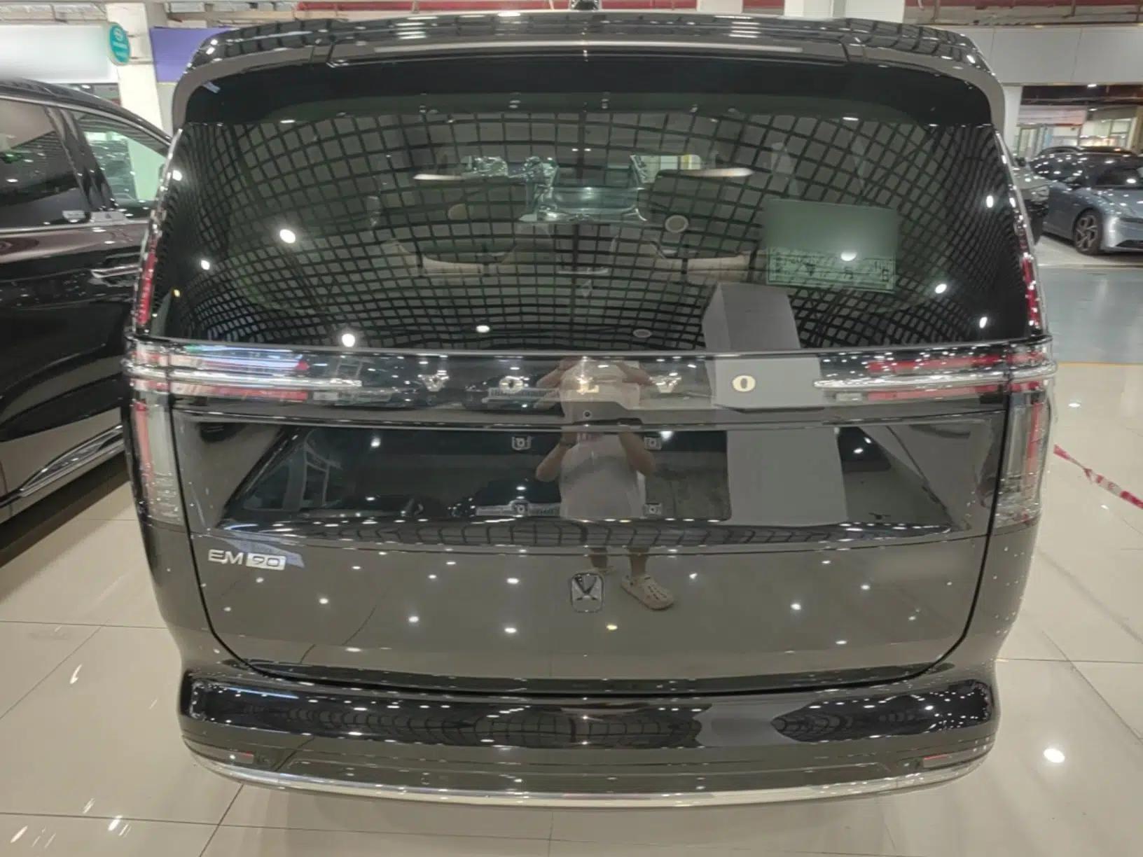 Volvo EM90 2025 Ultra Six-Seater — миниатюра 5