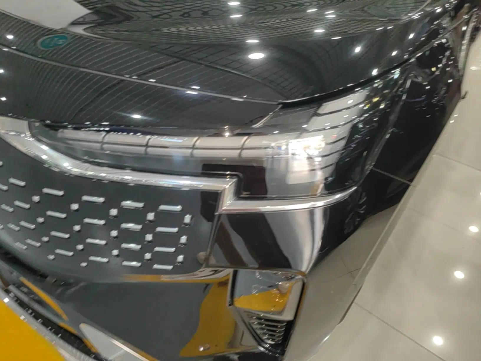 Volvo EM90 2025 Ultra Six-Seater — миниатюра 8