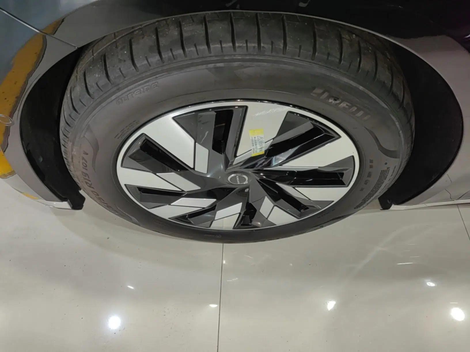 Volvo EM90 2025 Ultra Six-Seater — миниатюра 10
