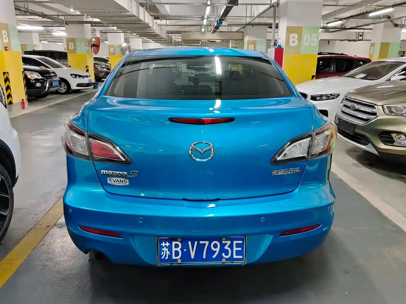 Mazda 3 Axela 2013 Sedan 1.6L Automatic Elite — миниатюра 4