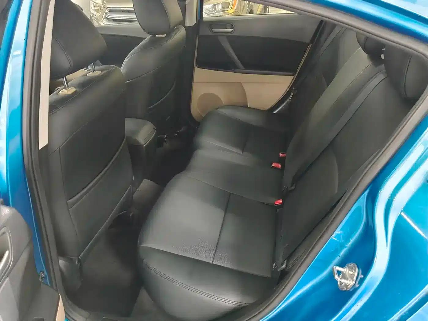 Mazda 3 Axela 2013 Sedan 1.6L Automatic Elite — миниатюра 8
