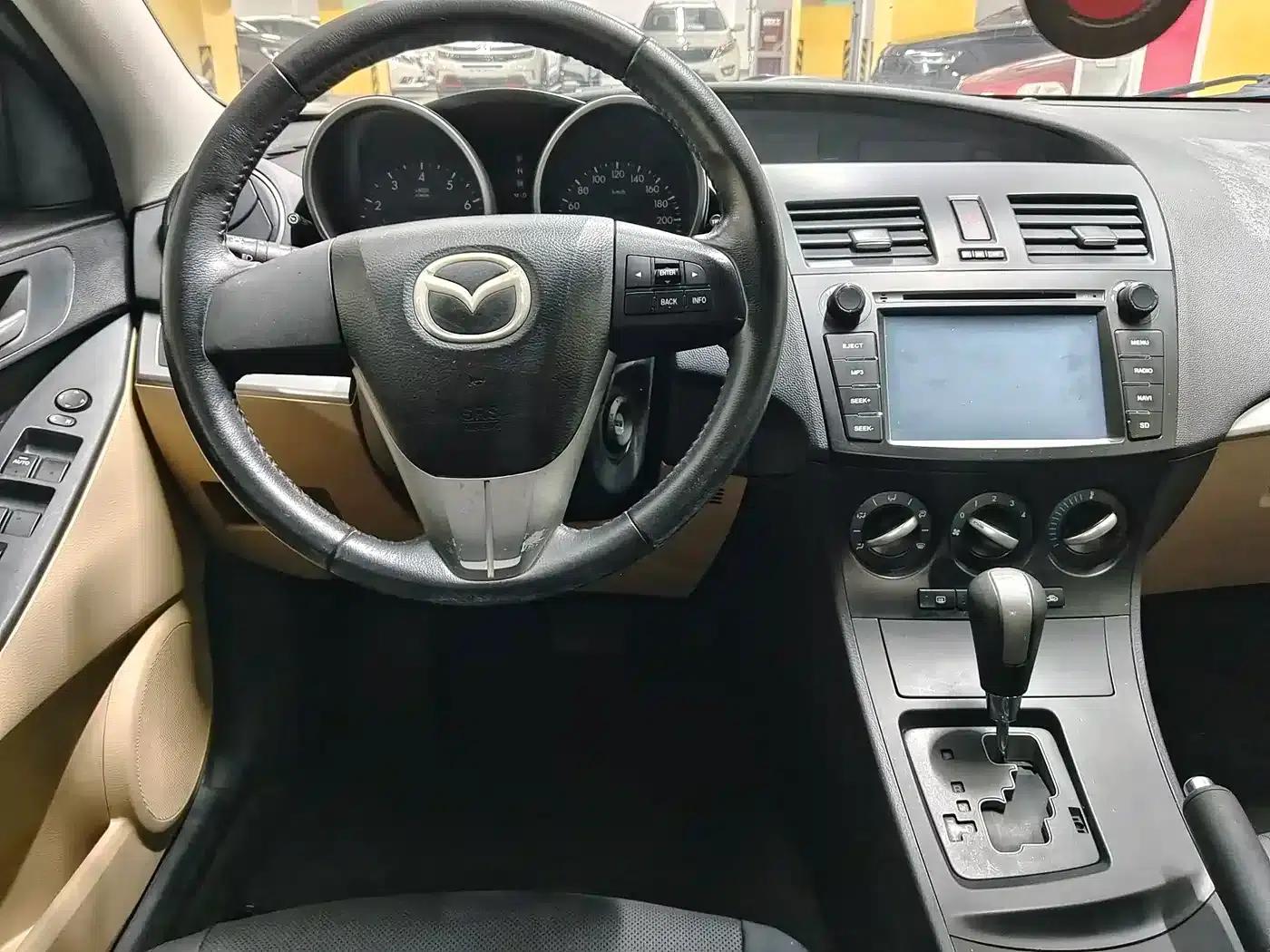 Mazda 3 Axela 2013 Sedan 1.6L Automatic Elite — миниатюра 9