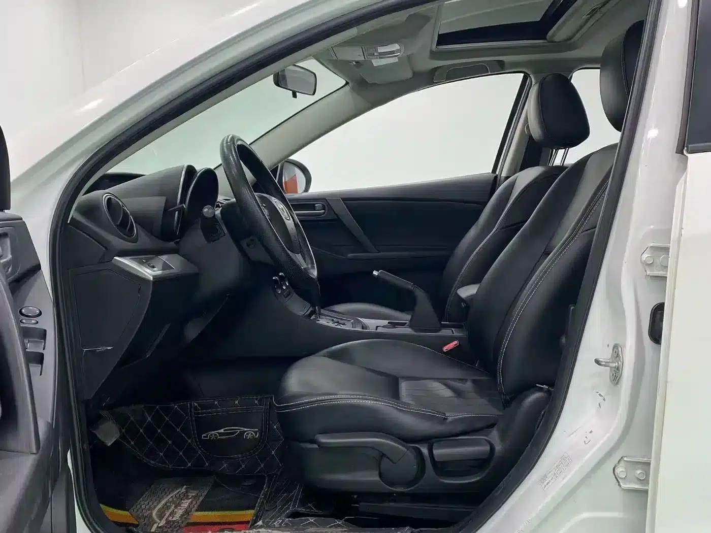 Mazda3 Axela 2013 Hatchback 1.6L Automatic Elite — миниатюра 4