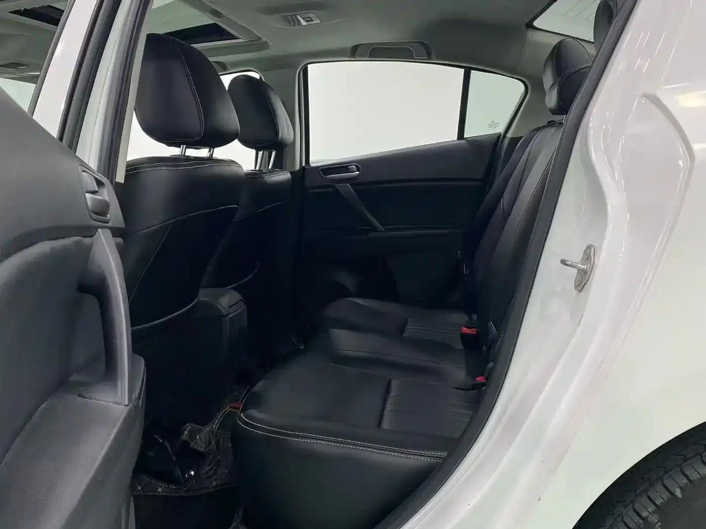 Mazda3 Axela 2013 Hatchback 1.6L Automatic Elite — миниатюра 5