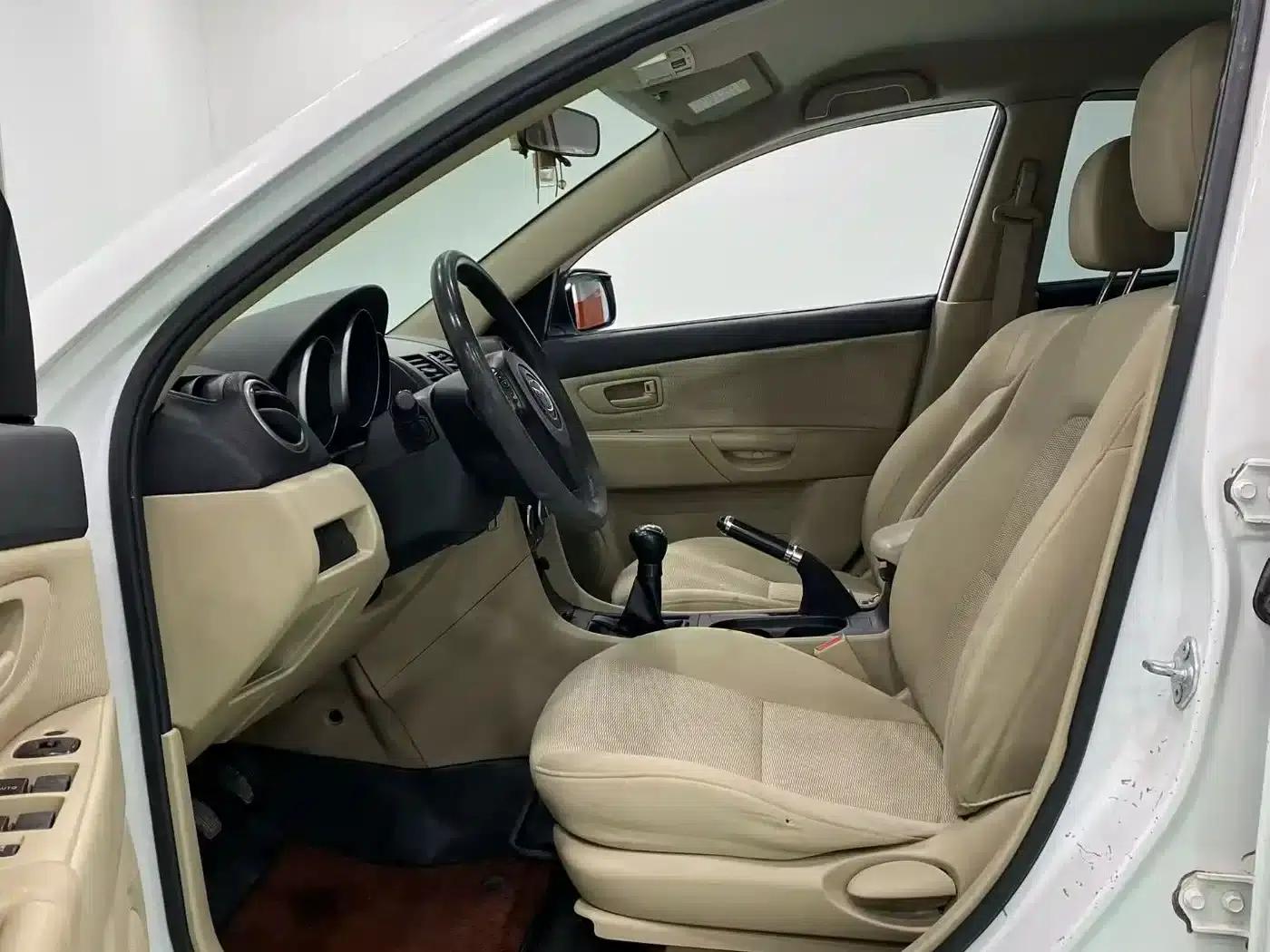 Mazda3 2012 1.6L Manual Classic Special Offer — миниатюра 4