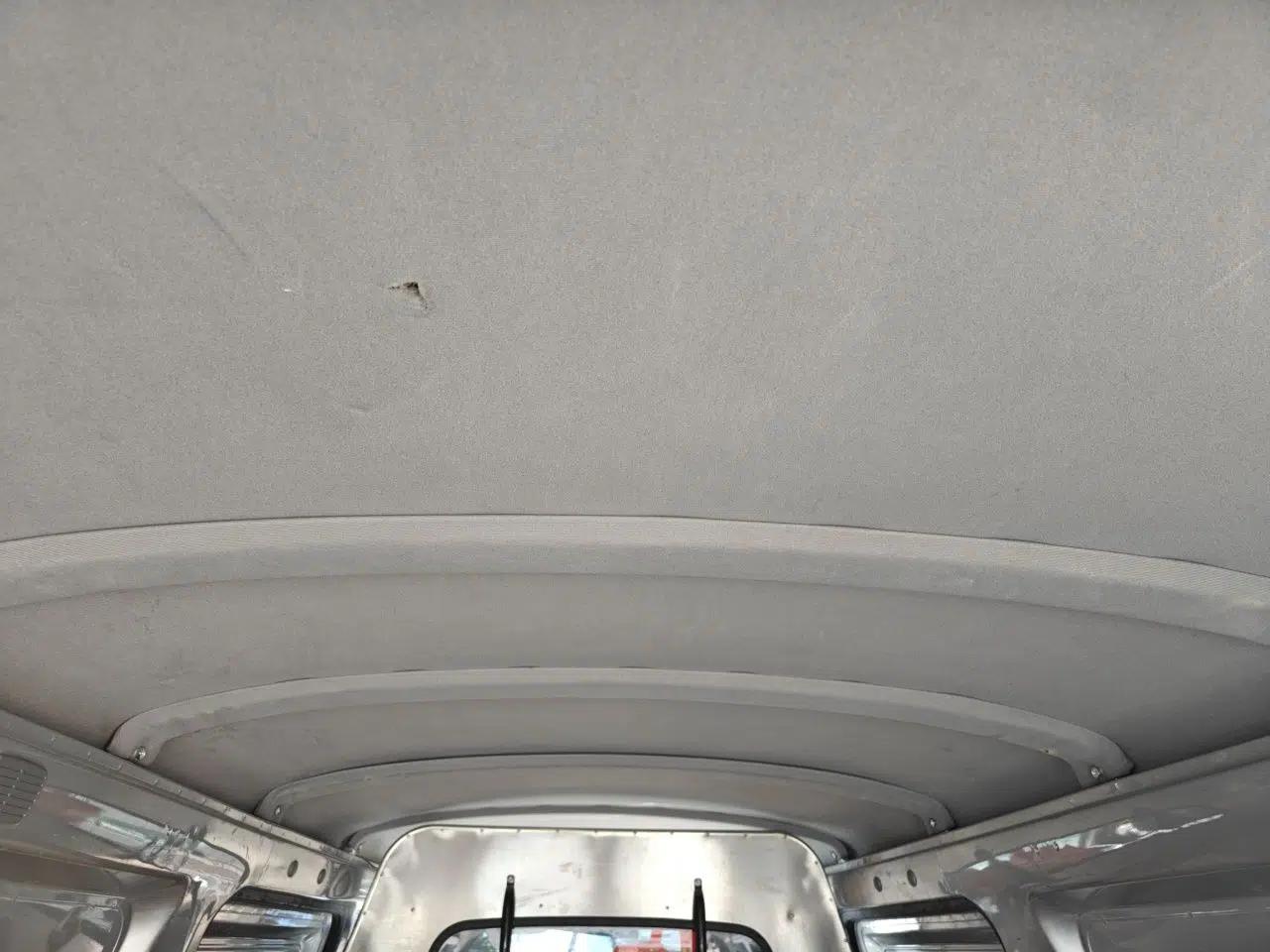 Wuling Rongguang EV 2022 Basic Model Enclosed-Window Vehicle with 2 Seats Equipped with Penghui Battery — миниатюра 18