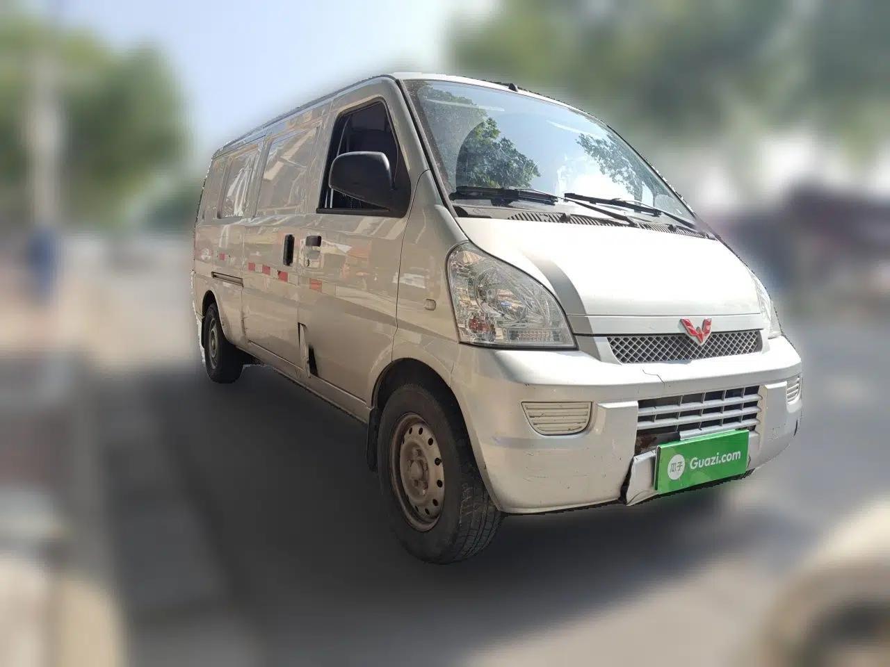 Wuling Rongguang EV 2022 Basic Model Enclosed-Window Vehicle with 2 Seats Equipped with Penghui Battery — миниатюра 3