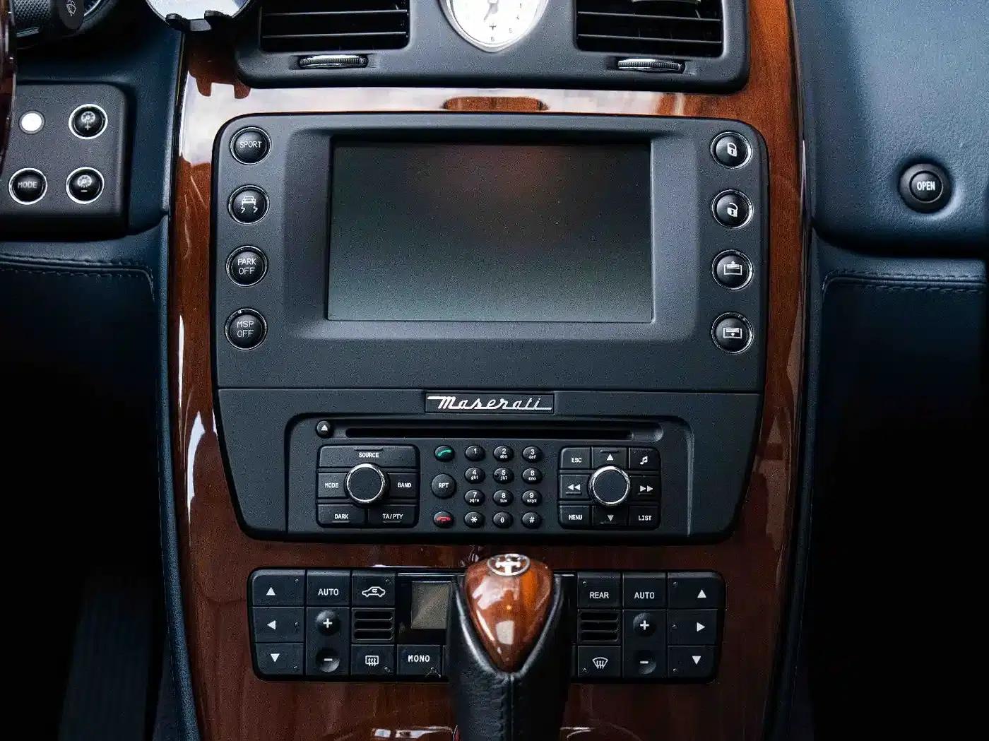 2010 Quattroporte 4.2L Elite Edition — миниатюра 15
