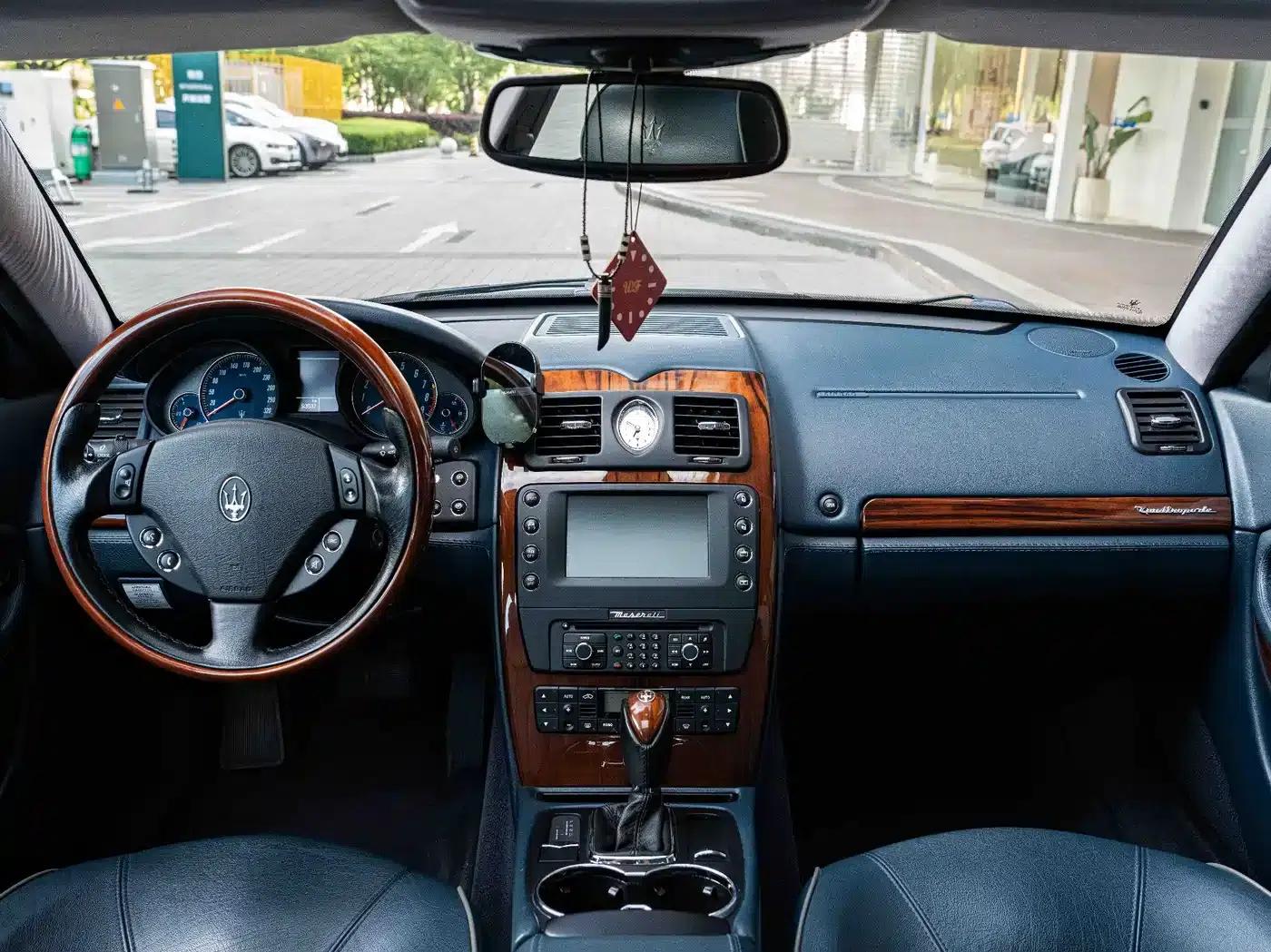 2010 Quattroporte 4.2L Elite Edition — миниатюра 17