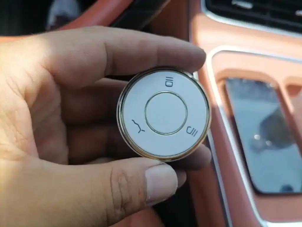 Nezha L 2024 Range Extender 310 Flash Charge Red Edition — миниатюра 15