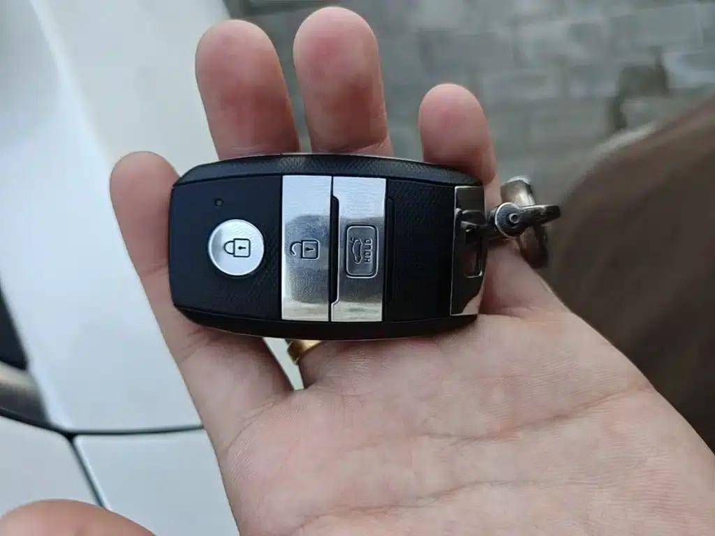 Kia K5 PHEV 2018 2.0L Premium Edition — миниатюра 9